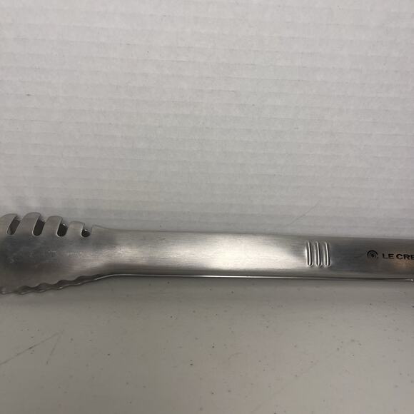 Le Creuset Locking Tongs Revolution 12" Stainless Steel Dull Tipped Scalloped - Picture 9 of 16
